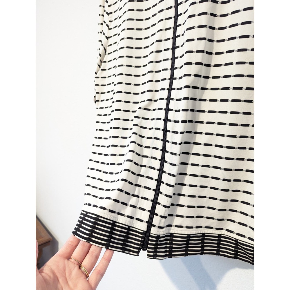 Chicos Traveler's Monochrome Black White Zipper Jacket Stretchy - Picture 4 of 5